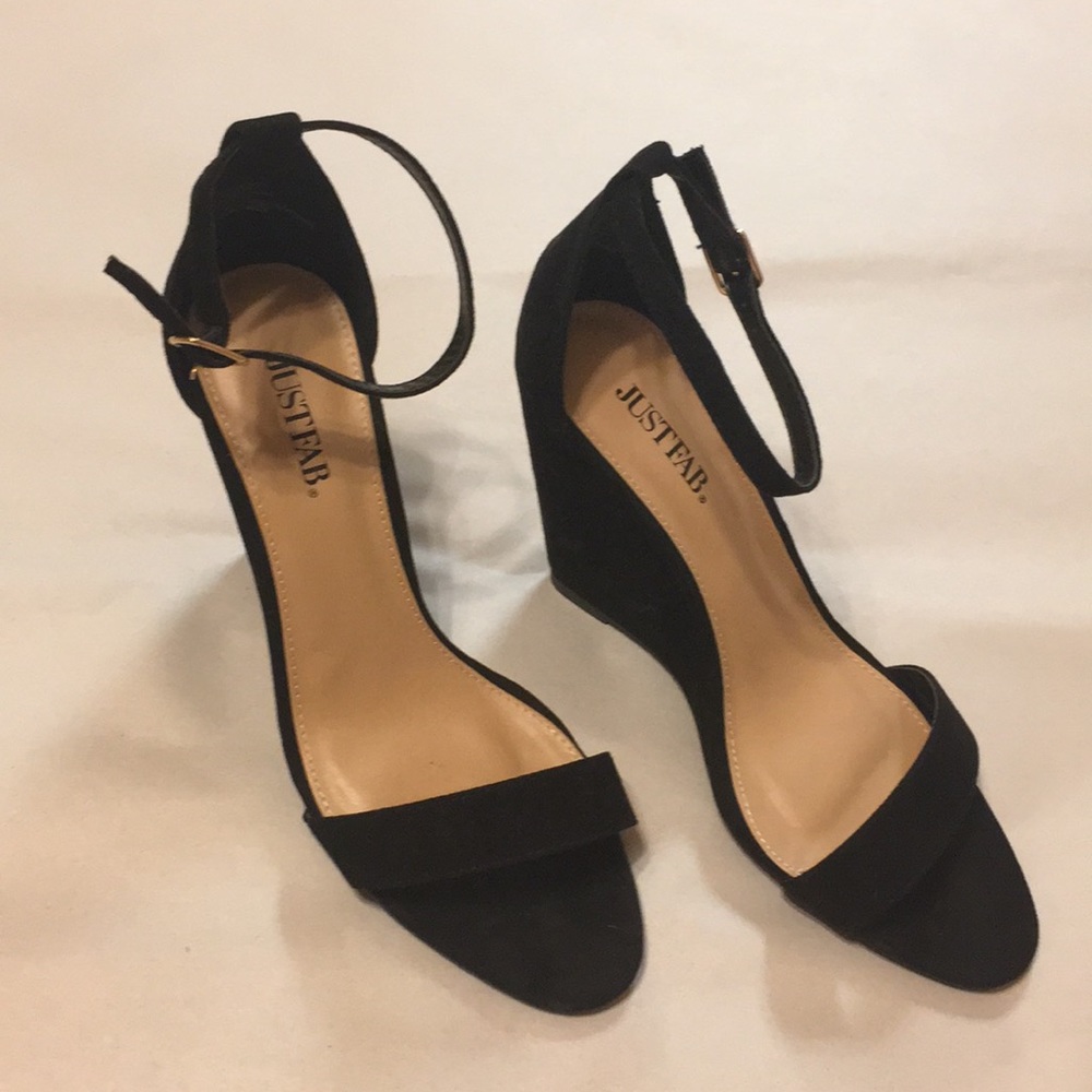 Black wedges heels